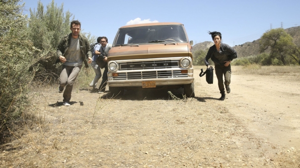 Toby Curtis (Eddie Kaye Thomas) et Happy Quinn (Jadyn Wong) sortent à leur tour du van
